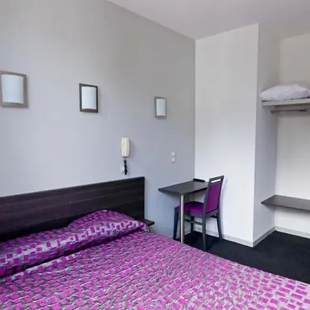 Saint Etienne מלון 3*