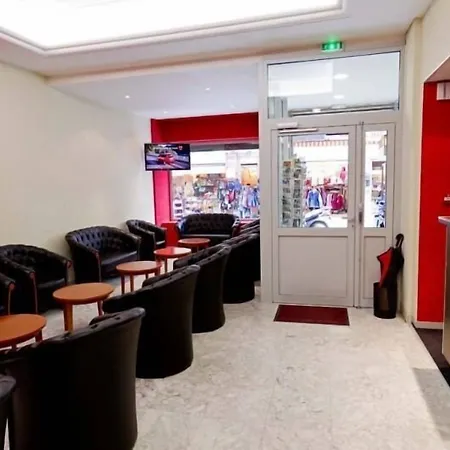 Saint Etienne מלון 3*