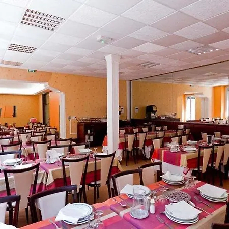 Saint Etienne מלון 3*