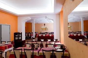 Saint Etienne Отель Лурд